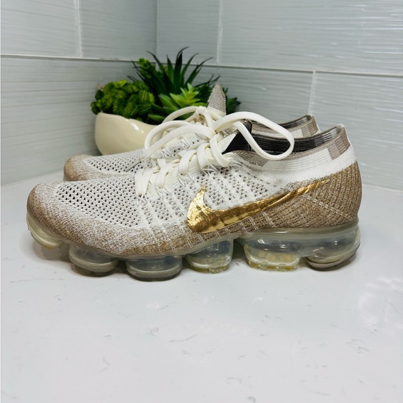 Nike Air VaporMax 2.0 Flyknit Moon Particle Metallic Gold AR4477-101 Size 10 main image 9